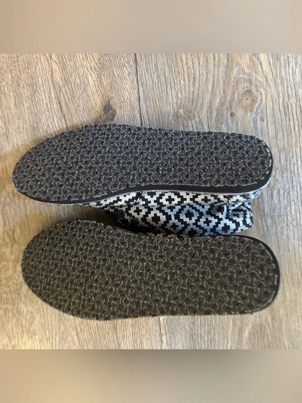 Toms Canvas Metallic Aztec Chukka Booties size 8 1/2